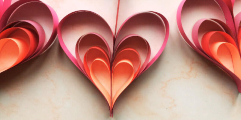 t-tc-1639744483-valentines-heart-paper-garland-valentines-day_ver_1