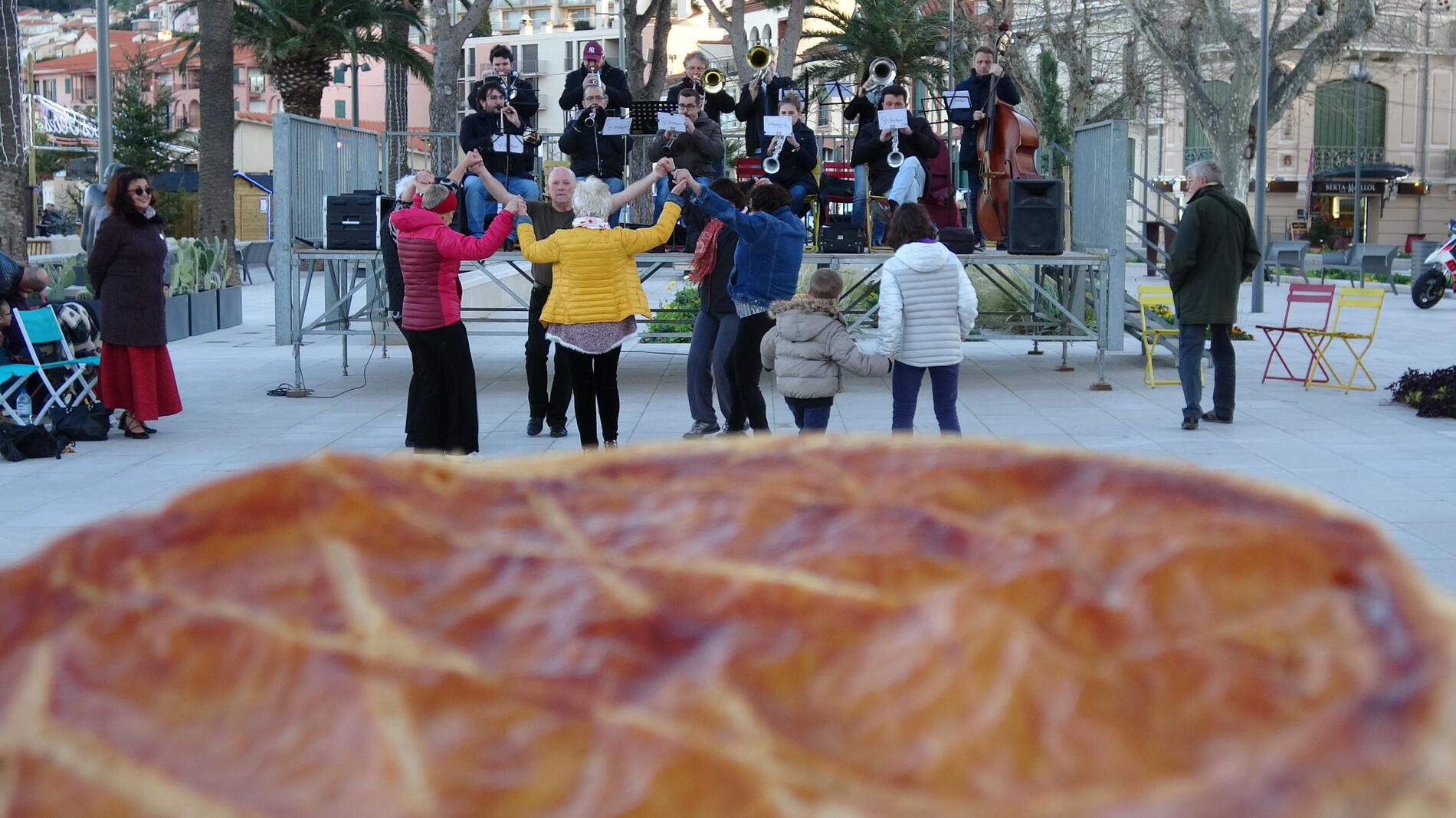 Sardanes et galette des rois 1