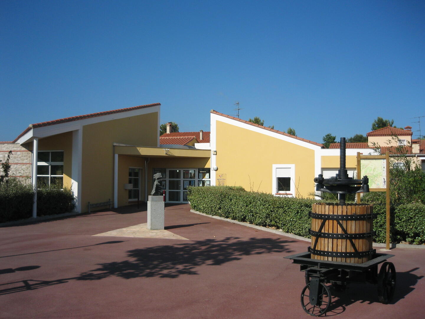 Entrée de la Médiathèque du Boulou
