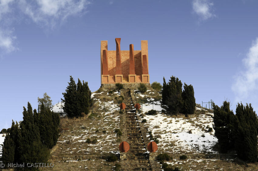 le_perthus_pyramide_ricardo_bofil_1