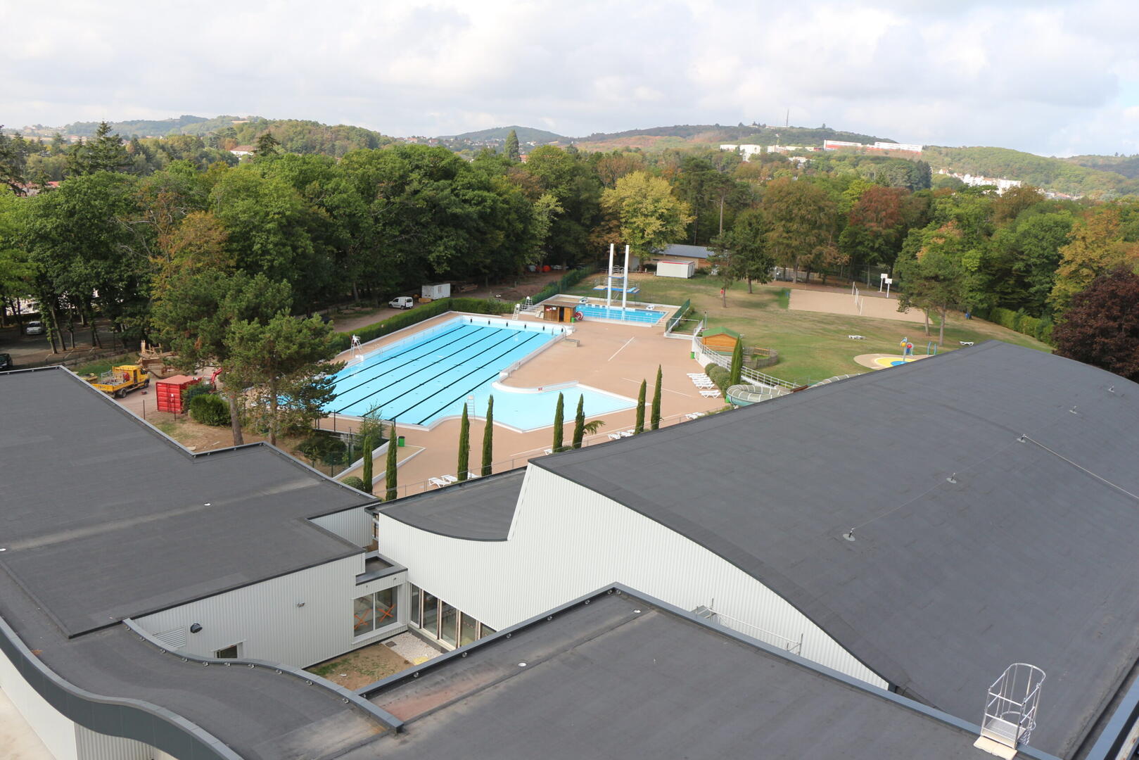 complexe-aquatique-vu-den-haut-scaled