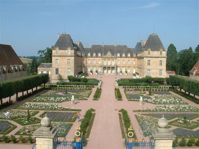 Avant-cour du château