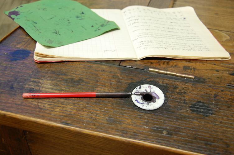 atelier écriture porte-plume - Musée vivant de l'école publique Laval