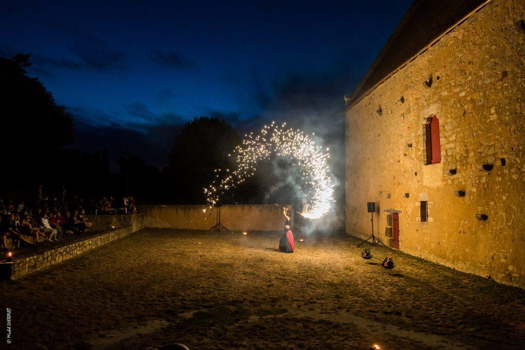 07-08 Le-cercle-de-feu-au-Manoir-de-la-cour