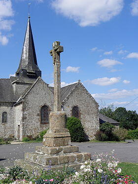 Ambrières-les-Vallées_(53)_Église_Saint-Martin_de_Cigné_02