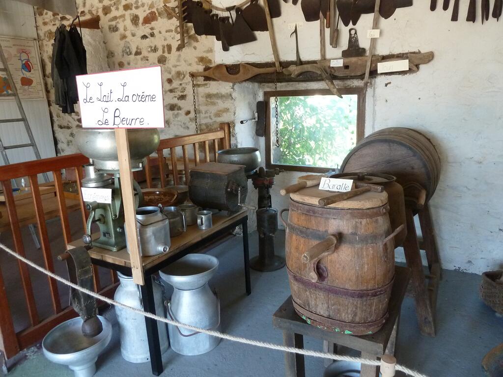 Vallee-de-la-sarthe-Campagne-retro-fabrication-du-beurre