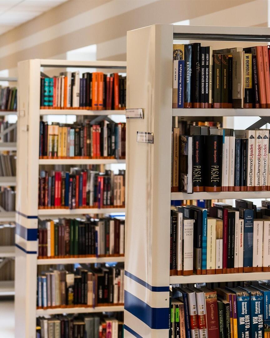 jarmoluk-library-488690_1920