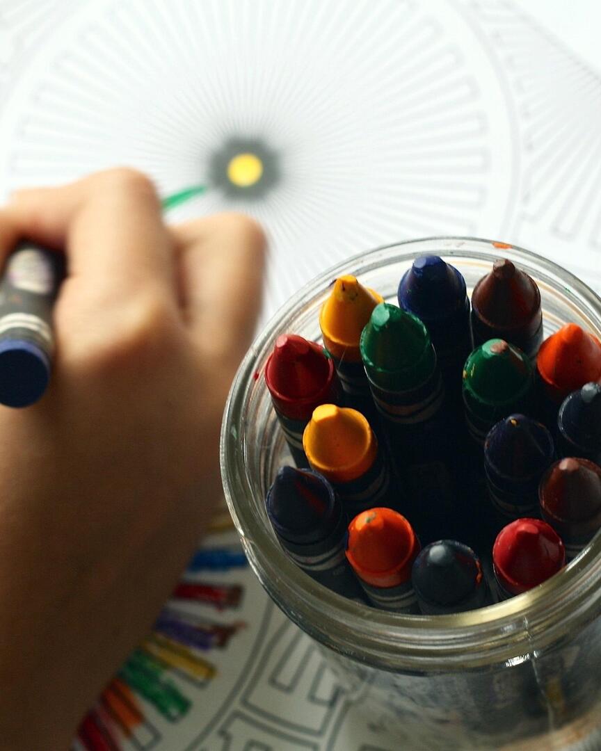 ponce_photography-crayons-1445053_1920