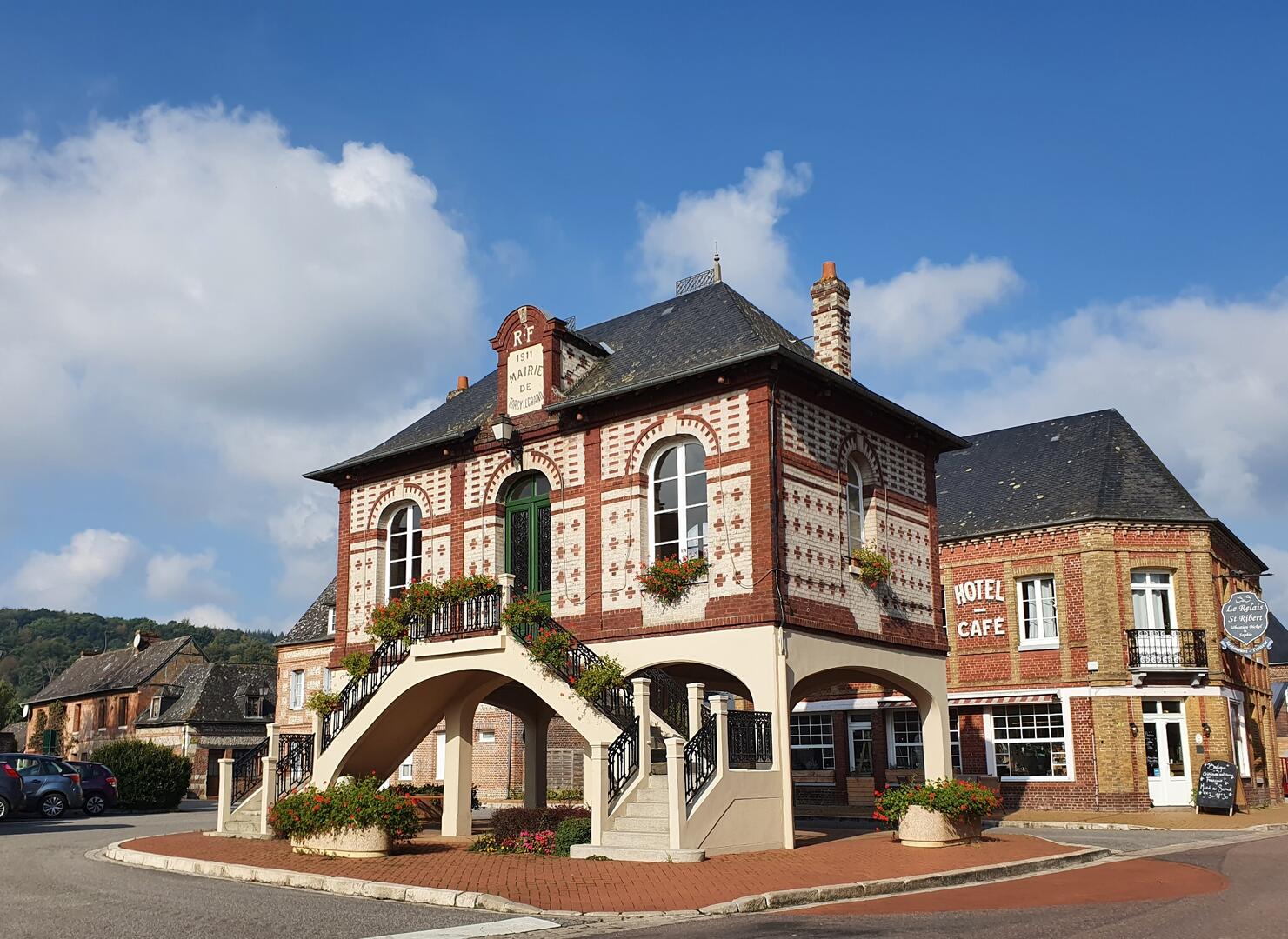 Ancienne mairie sur la place