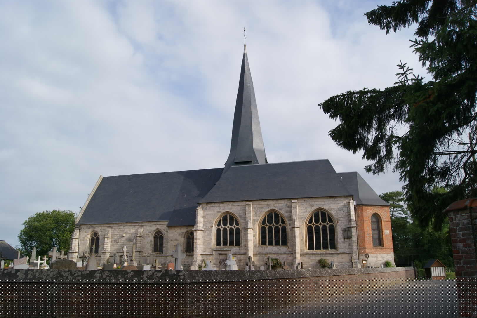 Eglise St Pierre et son clocher Tors Auppegard