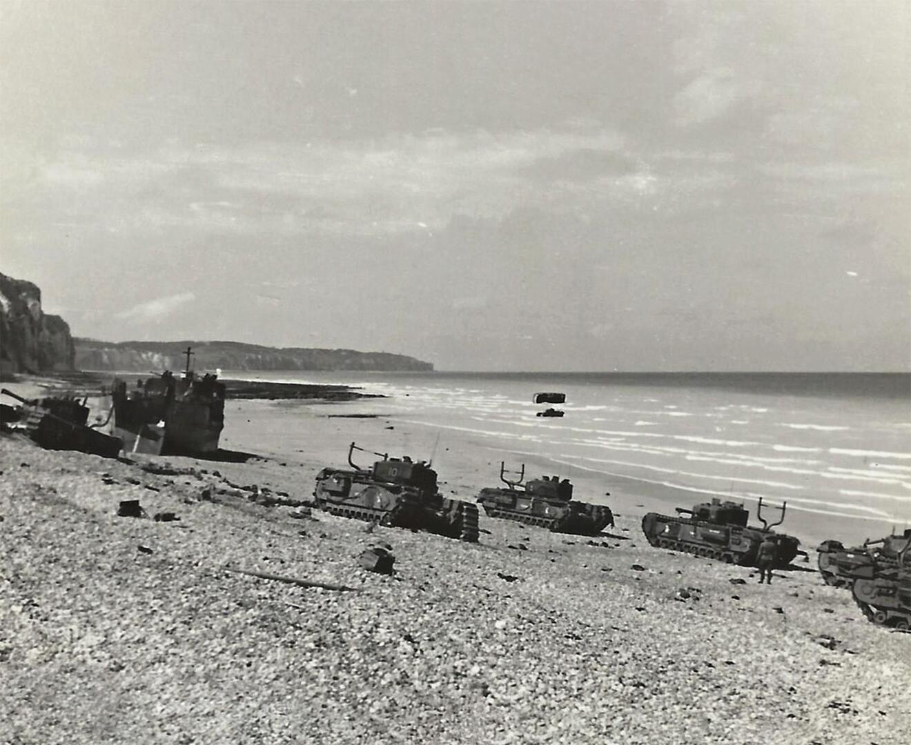 La plage de Dieppe après le raid