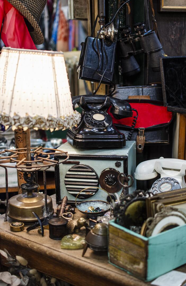 arrangement-objets-marche-antiquites
