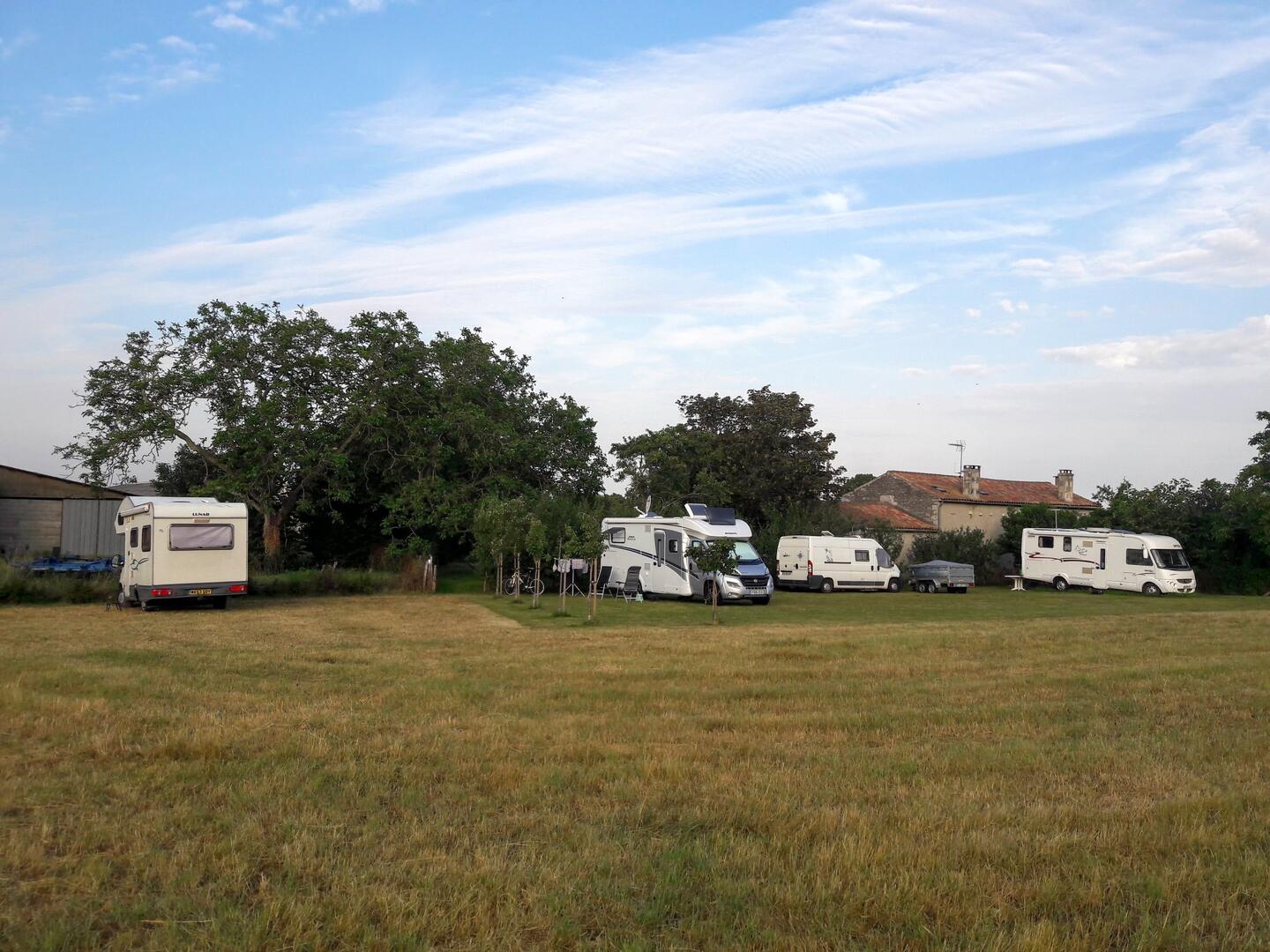 Aire-de-stationnement-camping-car-Les-prairies-de-Pacouinay-oulmes-marais-poitevin-85-accam-e231762b9e624aacb9c53eee0ffde3be