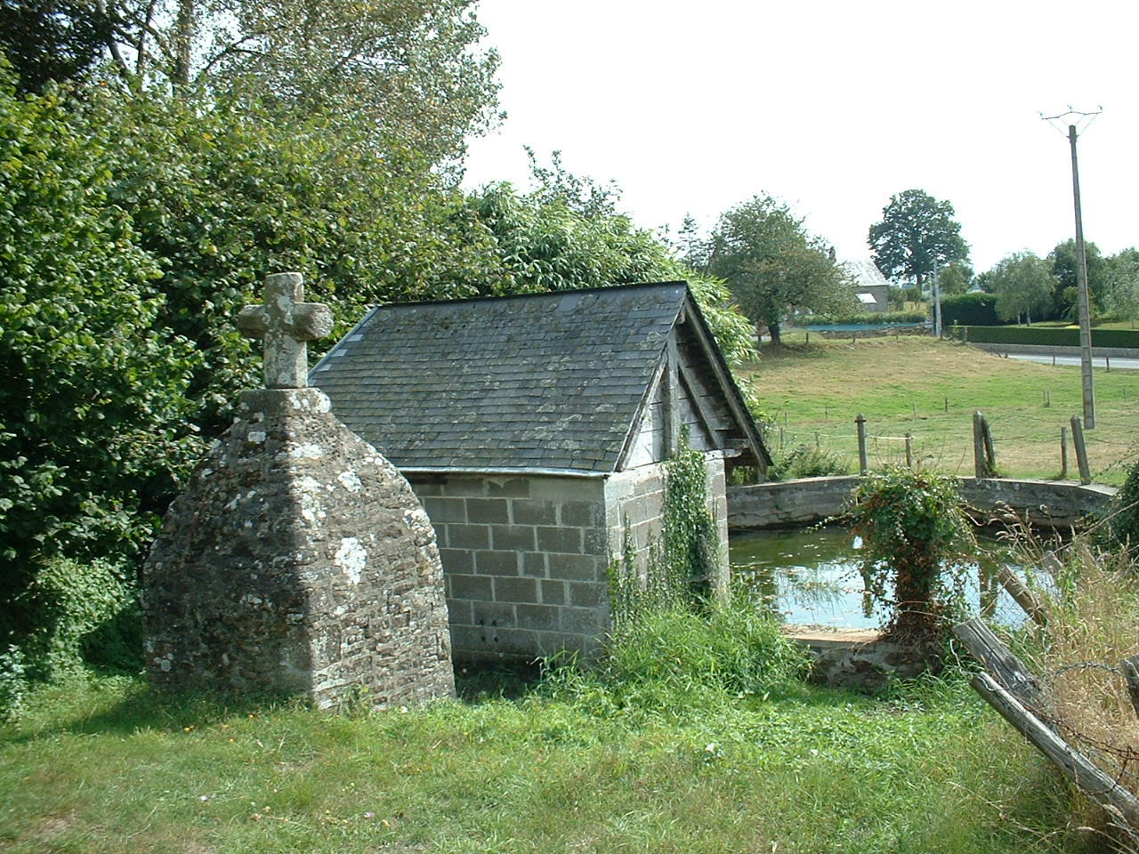 Fontaine et lavoir Brecé