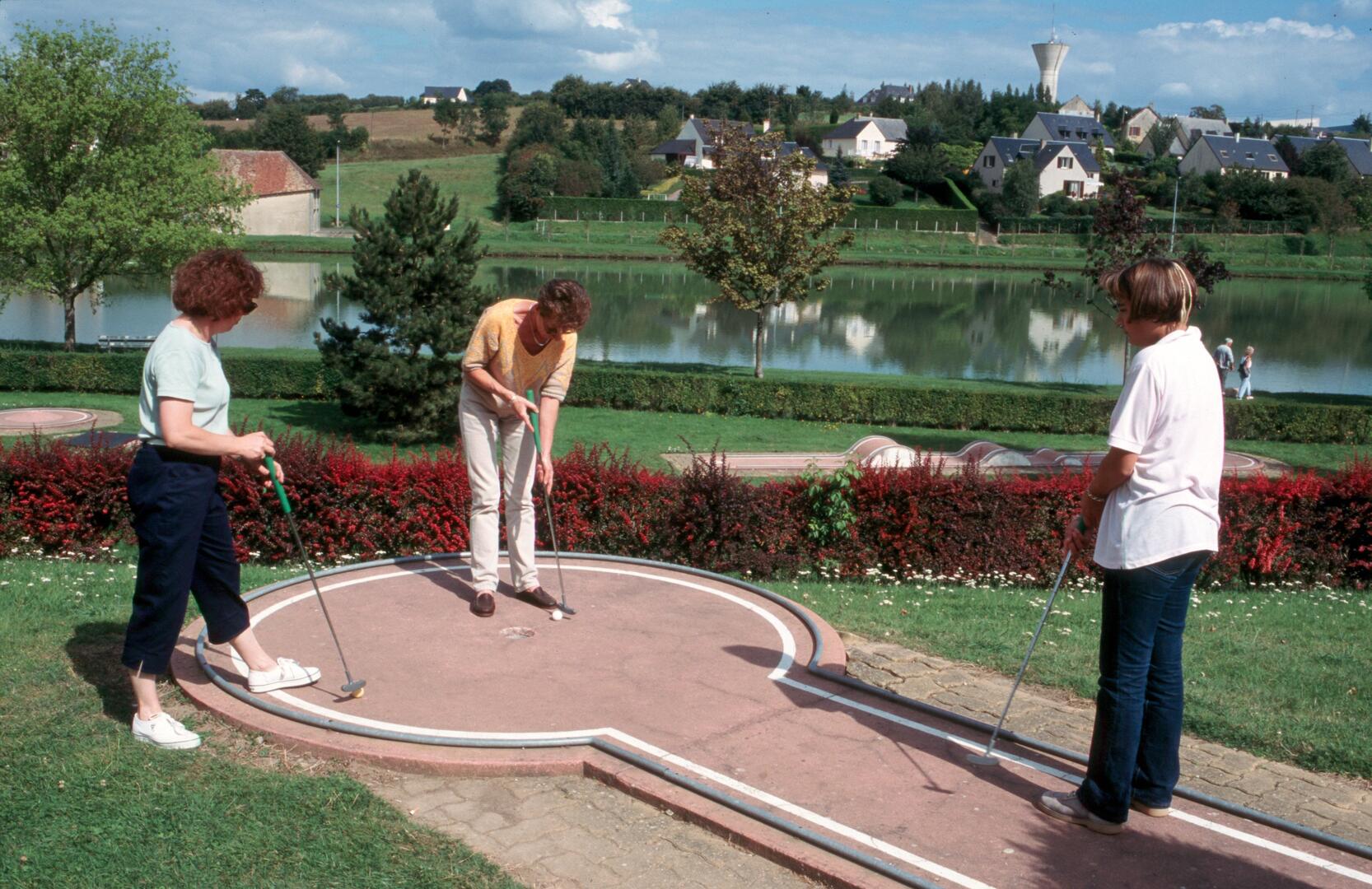 Mamers. Plans d'eau. Mini Golf