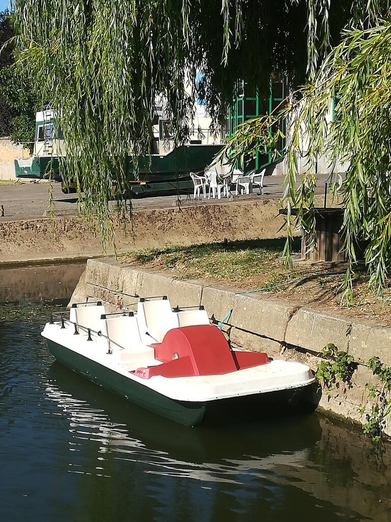 Pédalos Halte fluviale de Noyen