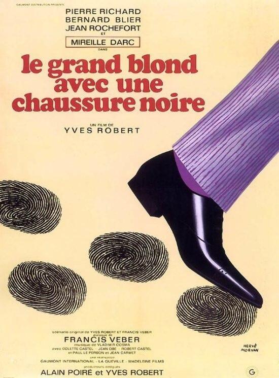 Le grand blond avec une chaussure noire