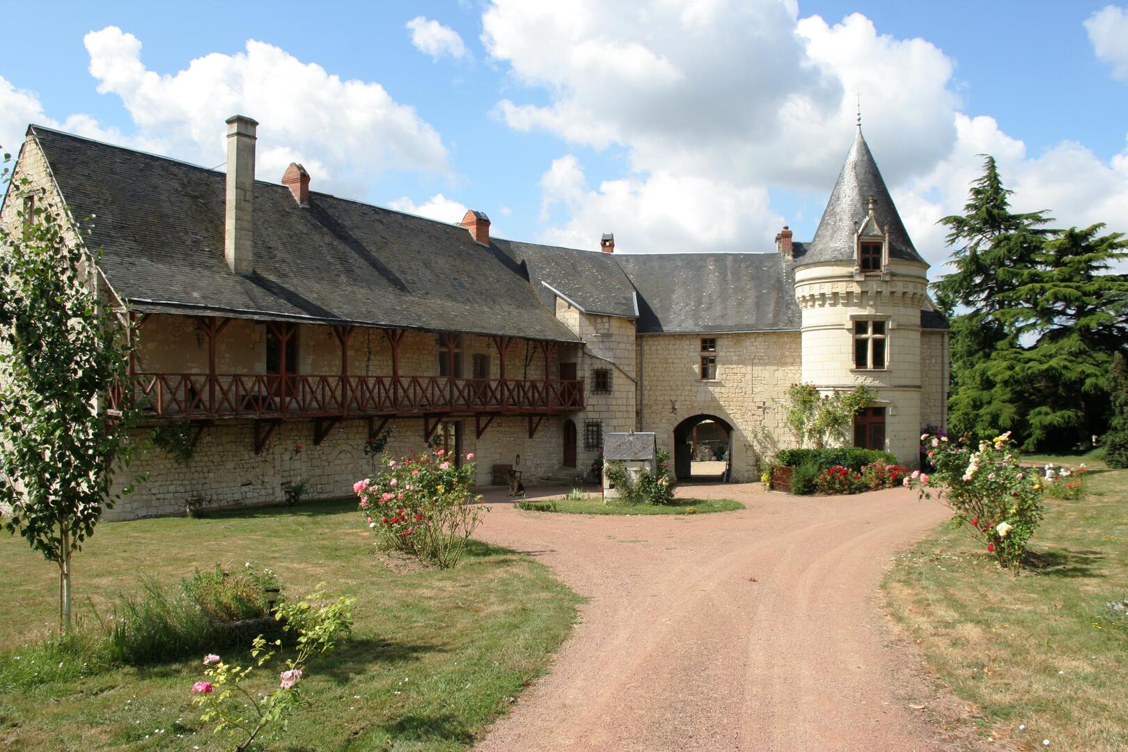 03_Château de la Roche-Martel.JPG_1