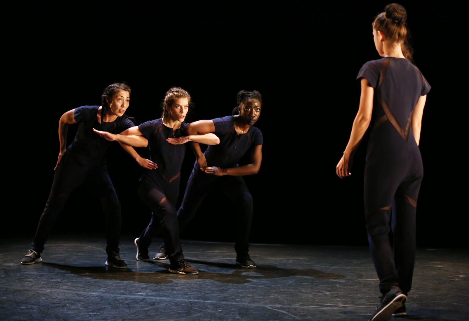 AUTARCIE (Anne Nguyen 2015)