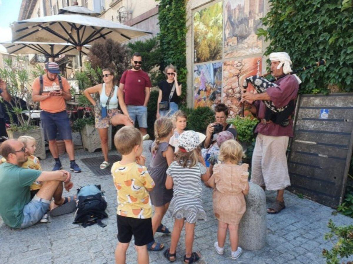 800x600_troubadour-du-camp-medieval-scaled-1-1170x780-32352