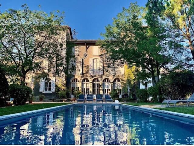 1-Chateau Guilhem-Facade et piscine