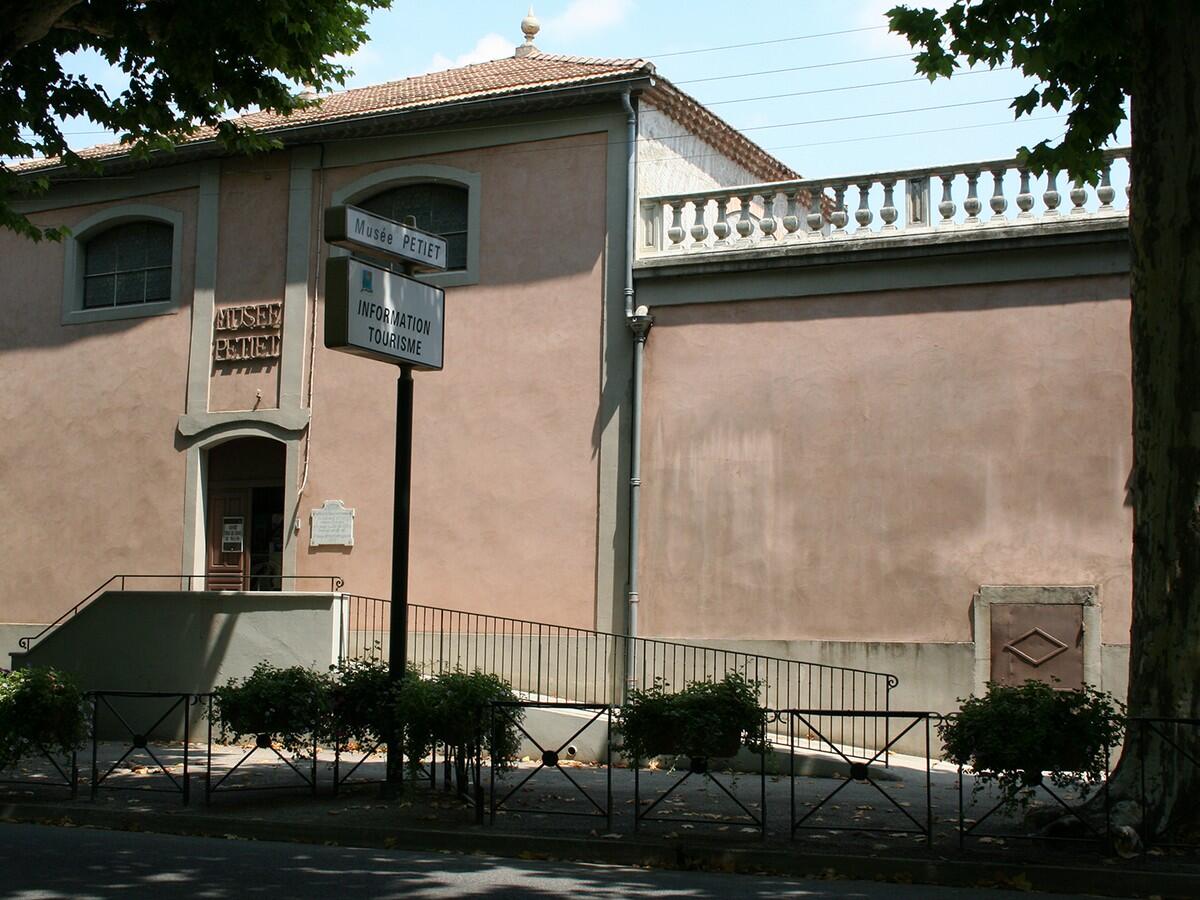 Musée Petiet - façade