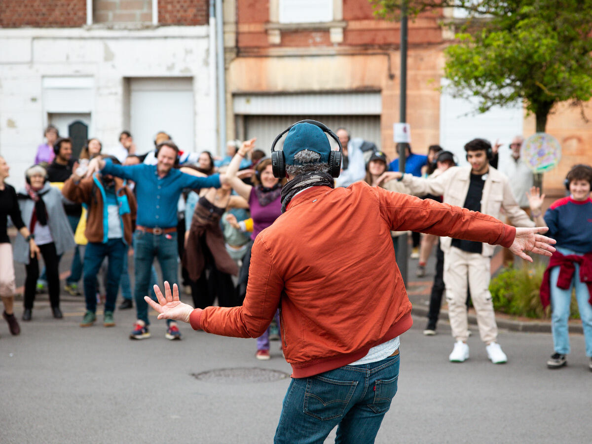 HAPPY MANIF