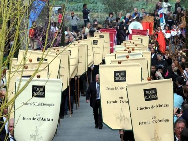 TOQUES ET CLOCHERS