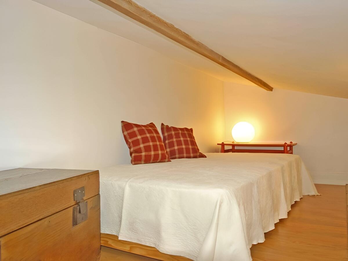Mezzanine avec lit pour un enfant