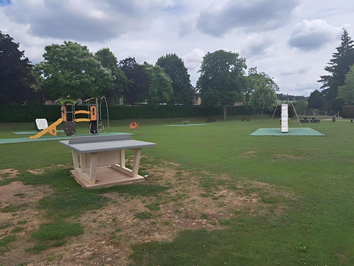 Aire-de-jeux-pour-enfants-