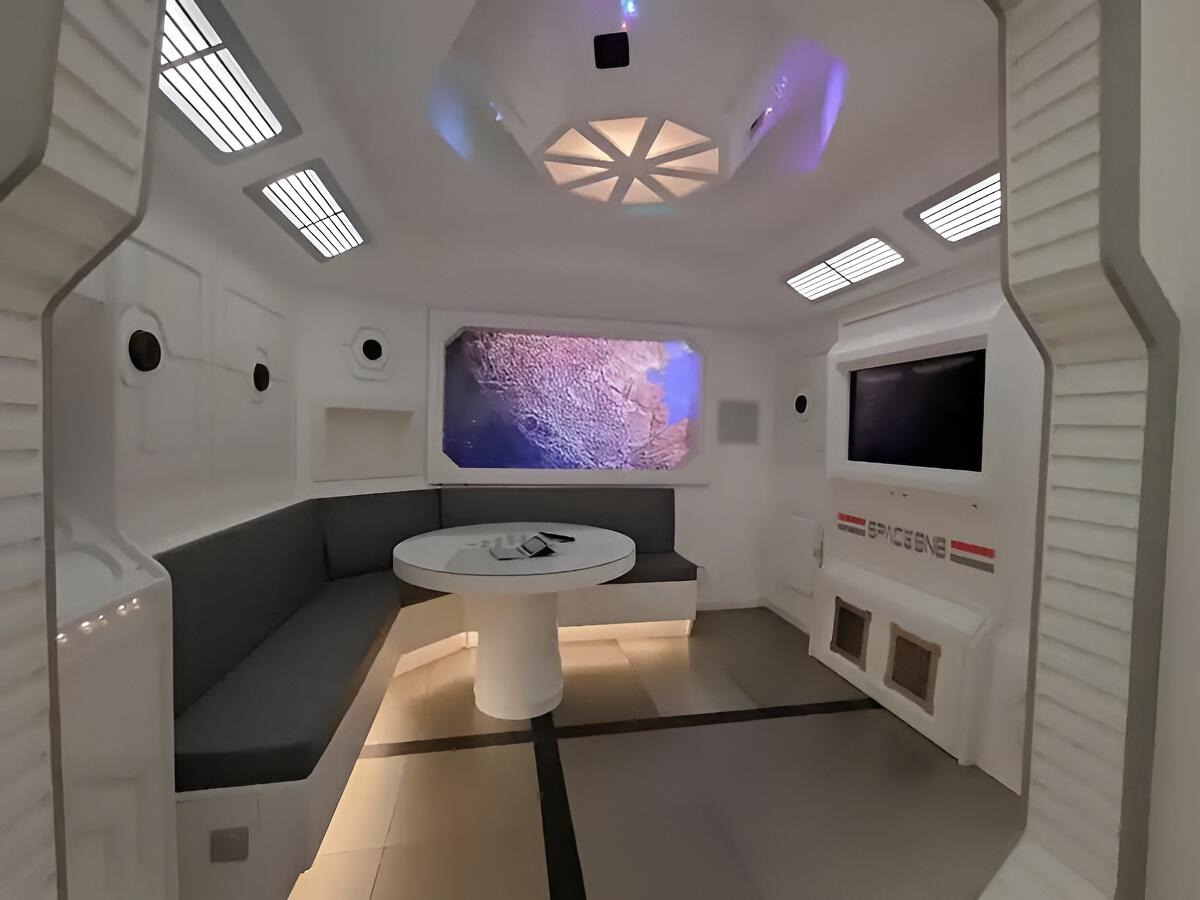Space lodge 1