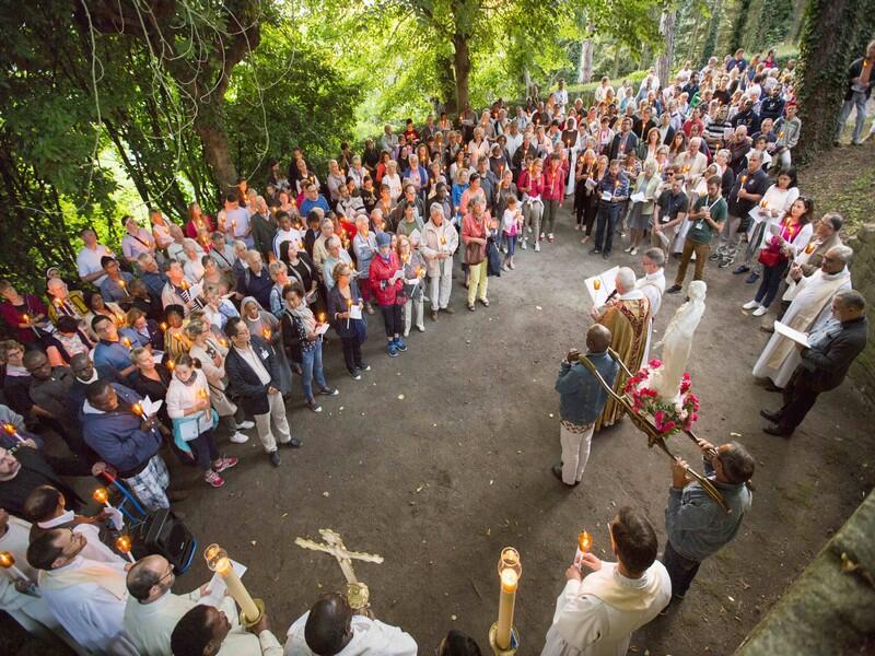 procession-mariale-lisieux