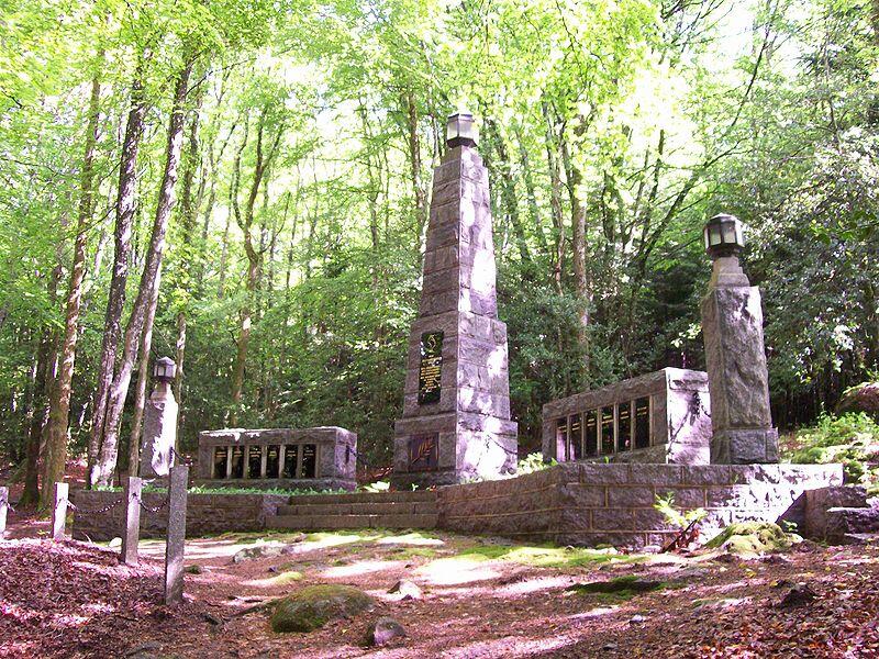 800px-MonumentboisThouraud@MT