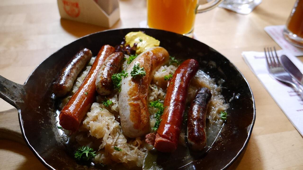 bratwurst-1446708_1280