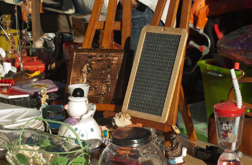 vide grenier Pontours