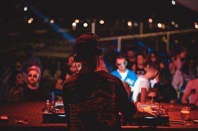 dj 2