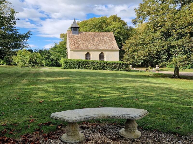 Visite du parc et de la chapelle au Domaine Courtmoulin
