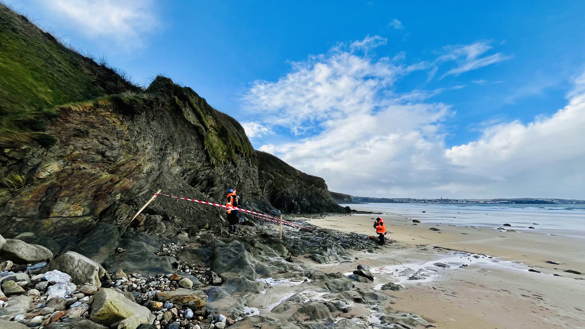 2-	Vérification sur la plage de Lanevry à Kerlaz après l’effondrement de la falaise à l’aplomb d’un site archéologique antique