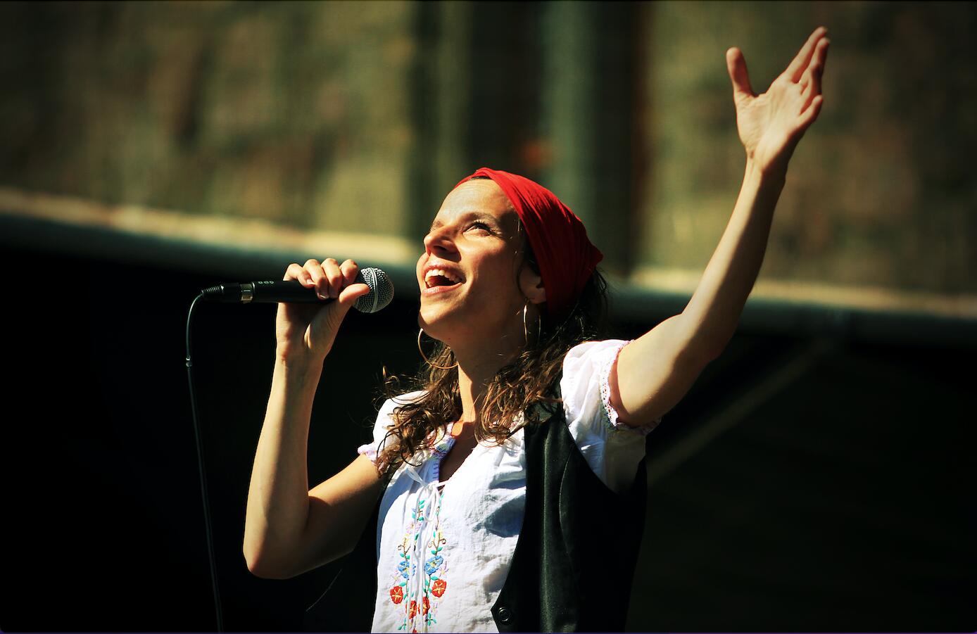 Clarisse Lavanant chante