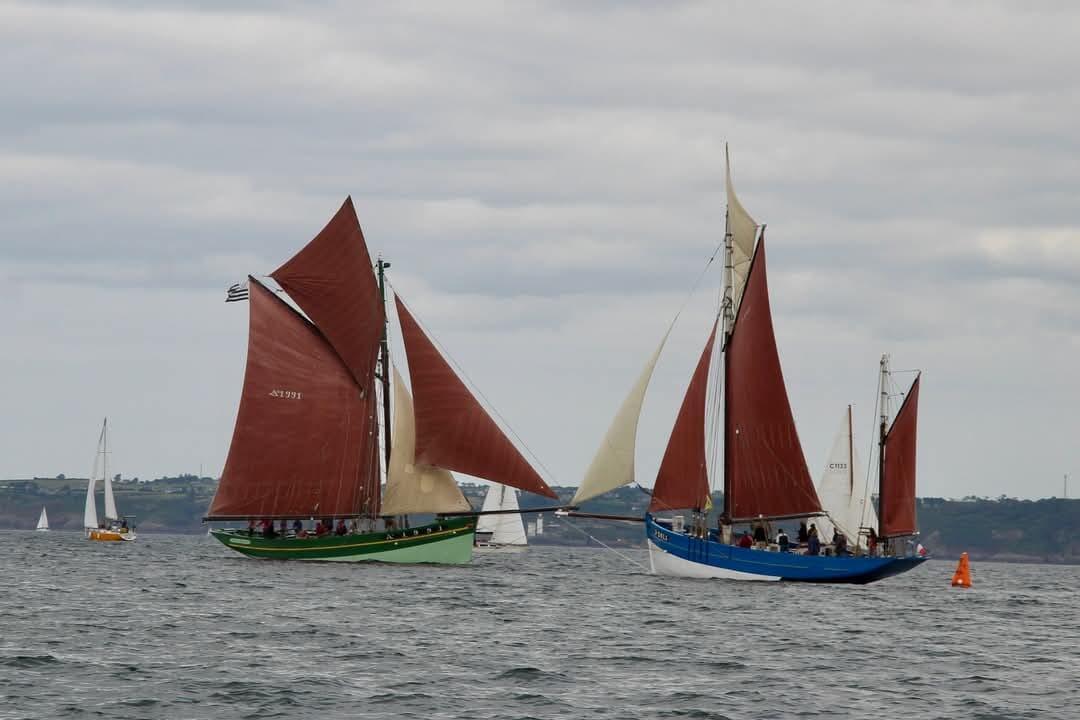 Navigation sur le Cap Sizun pendant les fêtes maritimes de Douarnenez