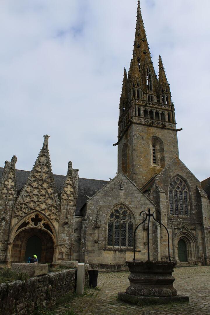parvis de l'église