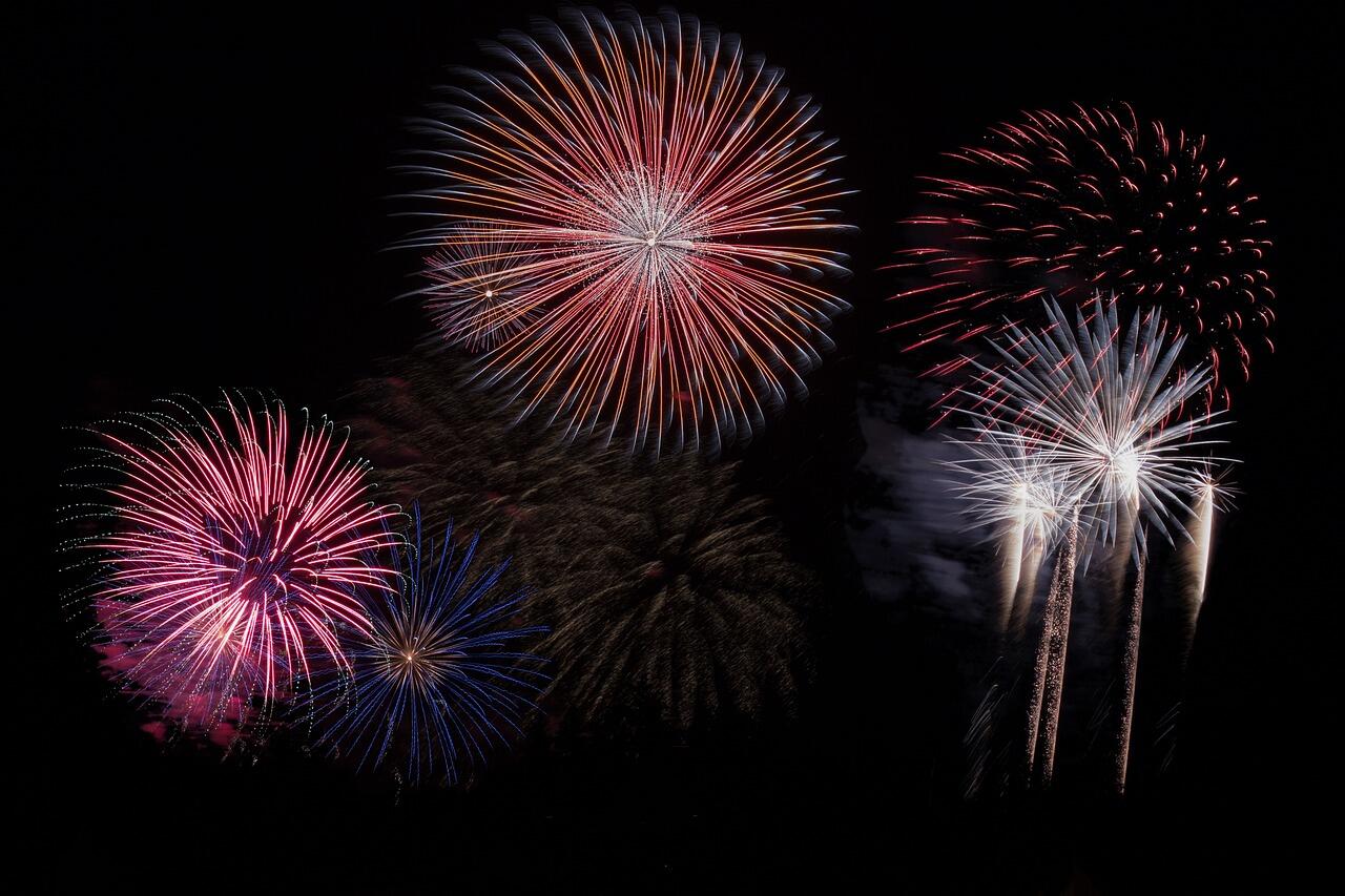 fireworks-879461_1280©Nidan_Pixabay