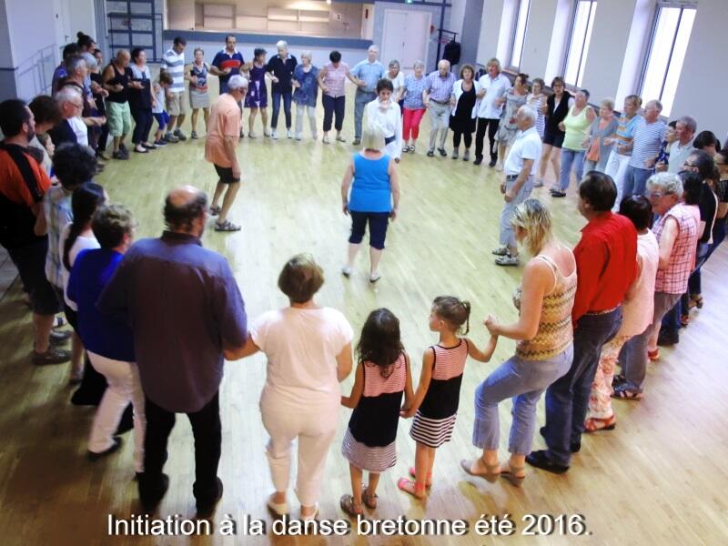 initiation_danse_bretonne_mael_carhaix