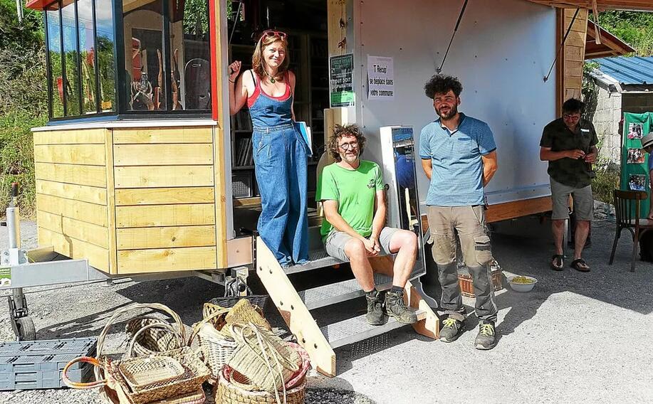 photo tiny house troc et puce ambulant