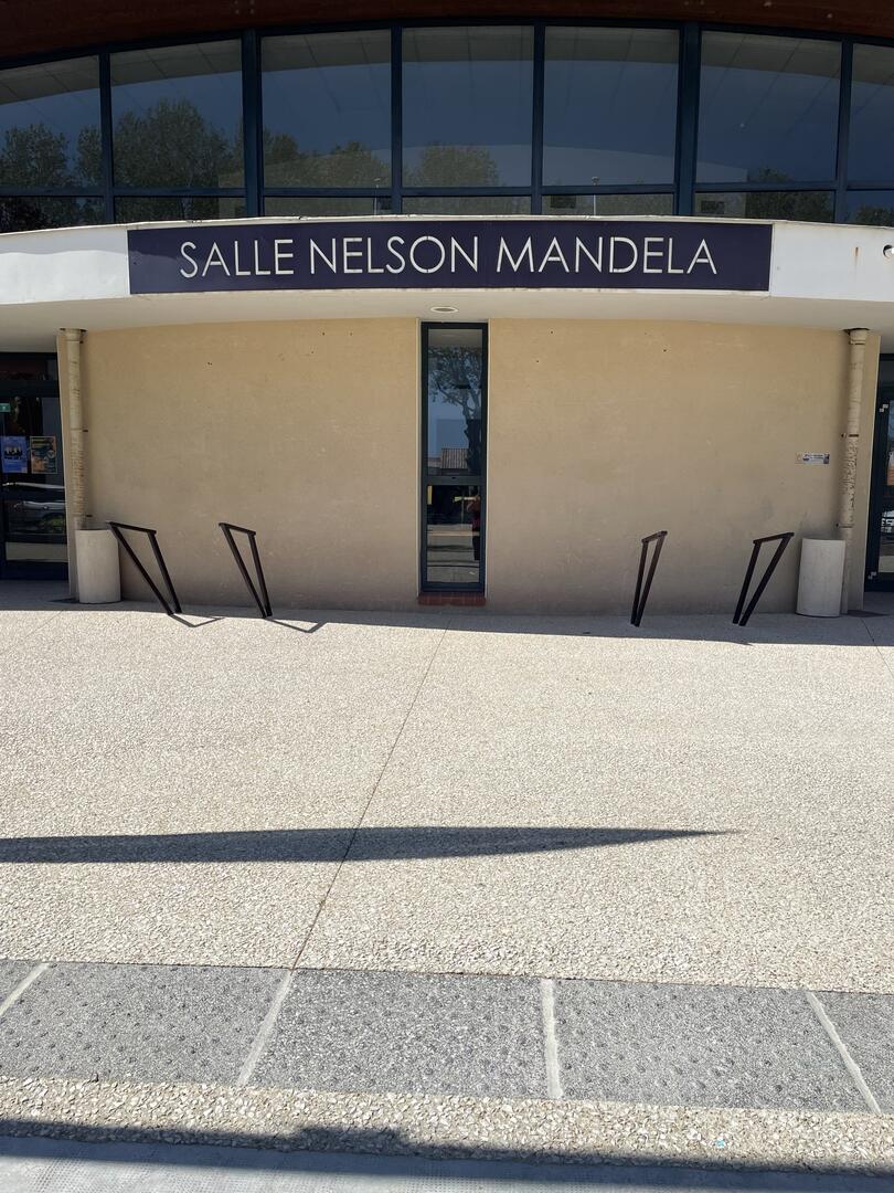 Appui vélo Capestang Salle Nelson Mandella_Av de la République