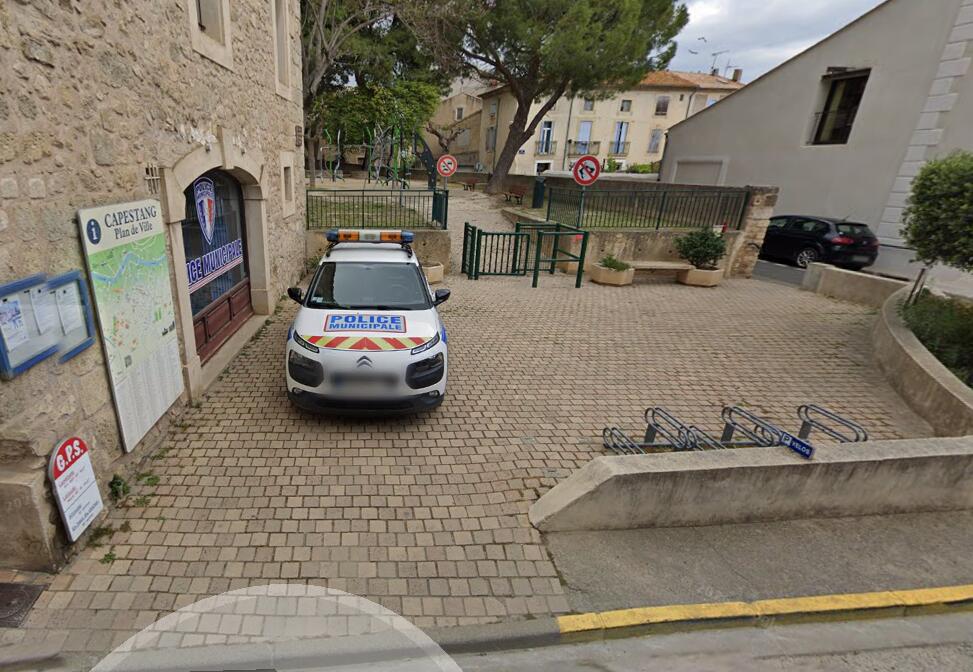 Appui vélo par la roue Capestang_police municipale