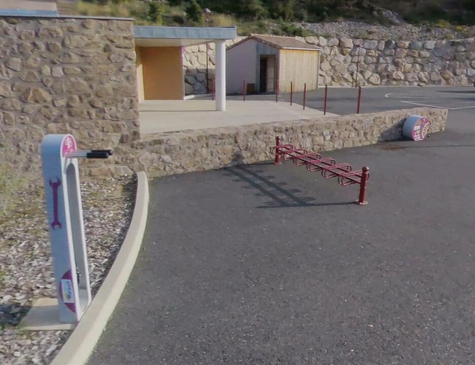 Appui vélo par la roue PIERRERUE