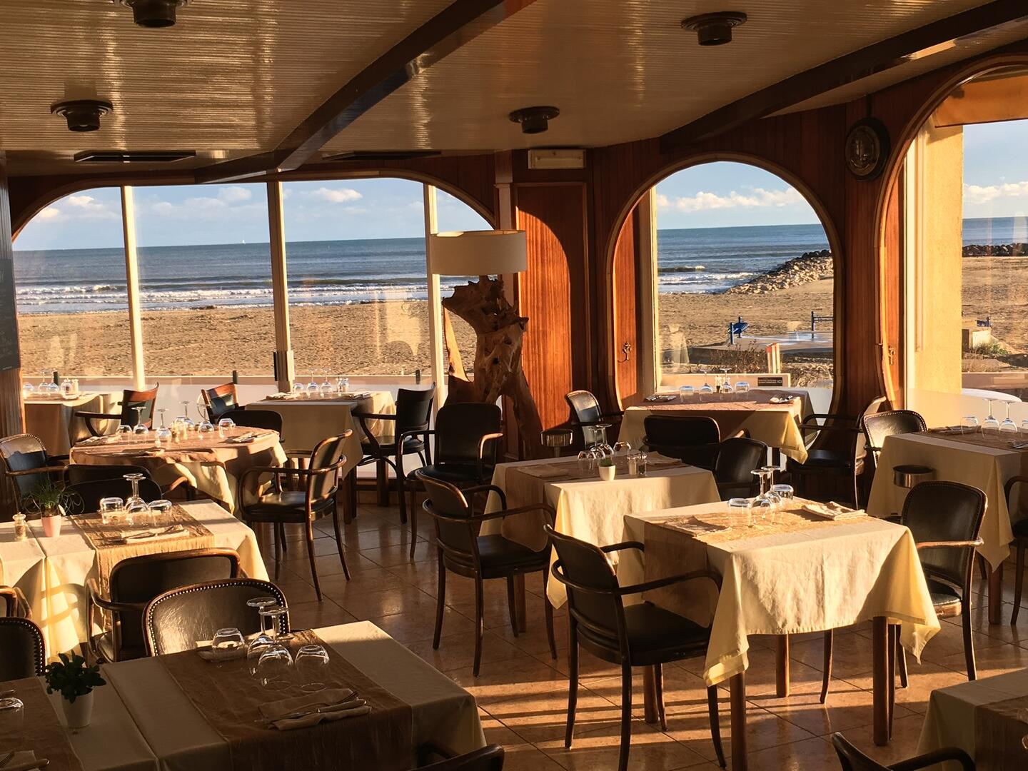 Salle de Restaurant avec vue panoramique