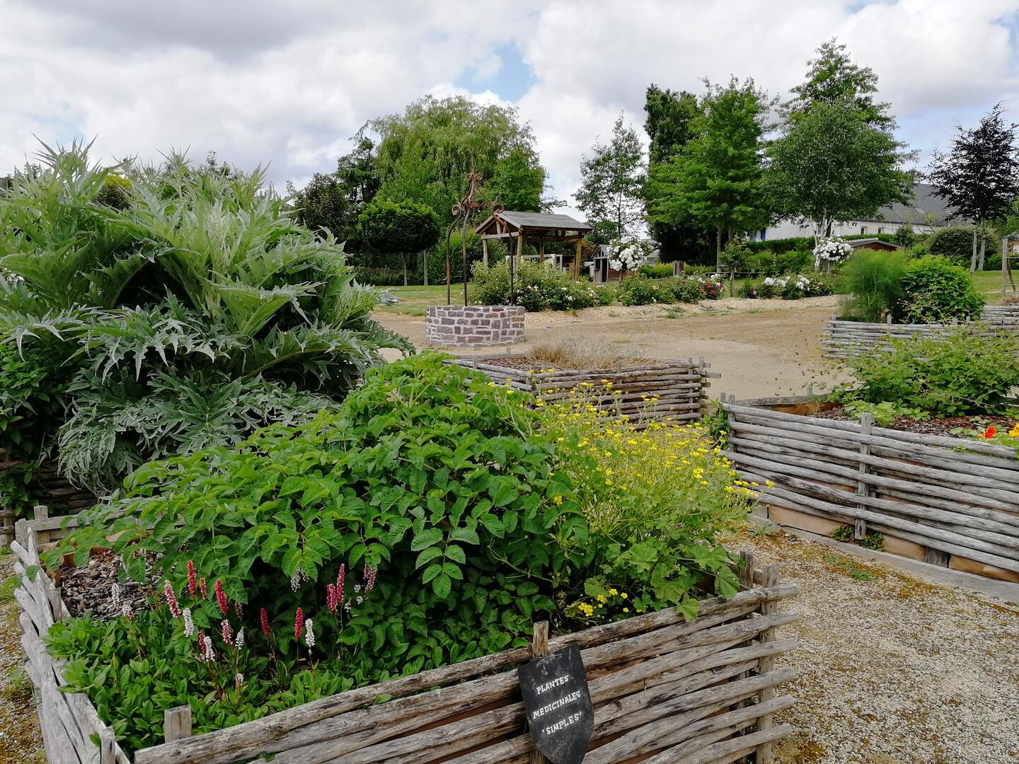 Le jardin médiéval à Bédée