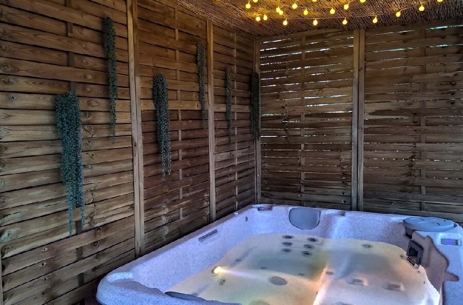 0 - L'Emoustillant Jacuzzi - Photo Principale